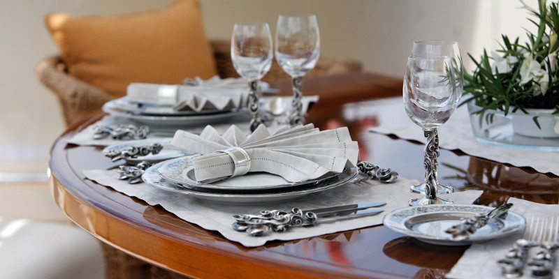 Top Reasons to Use Dinner Party Catering for Your Next Gathering